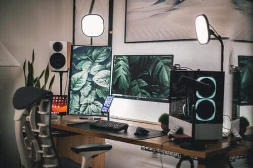 pc gaming con diseño overlay